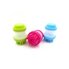 QUE PATAS PET SHOP - Cepillo Dispensador de Shampoo Celeste