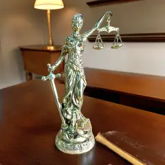 MFAP BRONCERIA Y ANTIGUEDADES - Dama de la justicia en bronce 38 cm altura