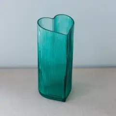 GENERICO - Florero de Vidrio Corazón Rayado Verde 8.5 x 19 cm.