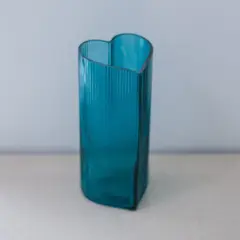 GENERICO - Florero de Vidrio Corazón Rayado Azul 8.5 x 19 cm.