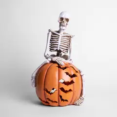 GENERICO - Esqueleto sobre Calabaza 21 x 20 x 39 cm Resina Led Interior / Frank & Mortis