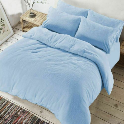 CUBRECAMA DOS PLAZAS Y MEDIA QUEEN DE PELUCHE PELO CORTO CELESTE
