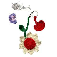GENERICO - Llavero Flor corazón con aplicativo Mariposa - Tejido a crochet