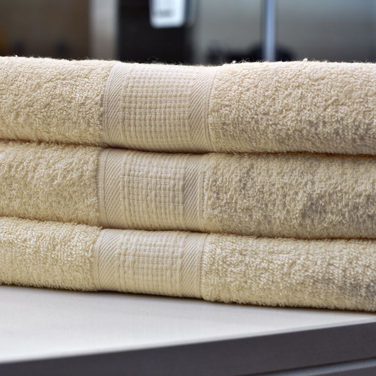 Toalla 140 x 75 cm de 650 gr Crema - Platinum