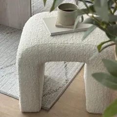 DECORATI - Puff Boucle en U color blanco hueso