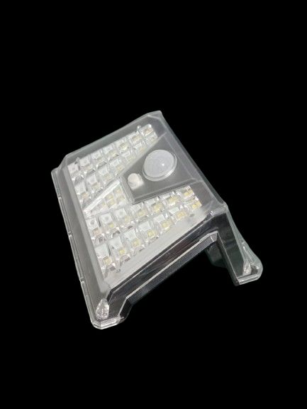 Lampara solar con sensor integrado de 33LED´s x 4funciones de luz