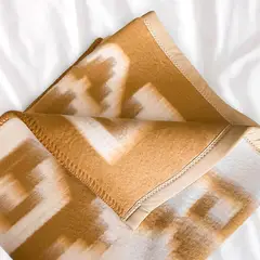 SANTA CATALINA - Frazada Tumi beige con blanco 2 plazas