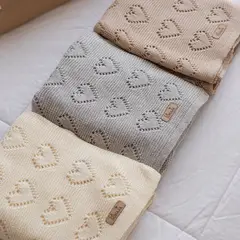 LA SONAJA - SET DE 3 MANTAS TEJIDAS BABY BOX CORAZÓN BEBÉ UNISEX
