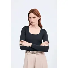 BANATY - POLO CROP MANGA LARGA ALISSA CON ESCOTE DE MUJER
