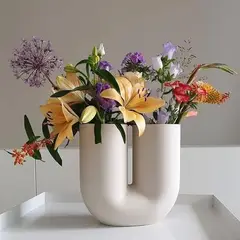 PIA COPELLO STORE - Florero de Cerámica Forma U - Grande