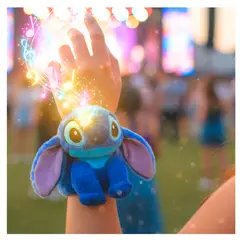 SANRIO - BRAZALETE MUSICAL PELUCHE STITCH PARA NIÑOS Y ADULTOS SLAP