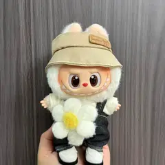 POP MART - Ropa Labubu Conjunto Overol Flor Sombrero Beige Me Bear