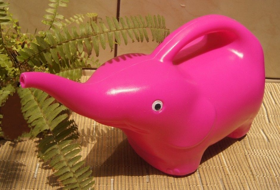 REGADERA DE PLÁSTICO DE 1.5L MOD ELEFANTE HAPPY D/ JARDINERÍA COLOR FUCSIA. PLASTIMACETA LÍN CLÁSICA
