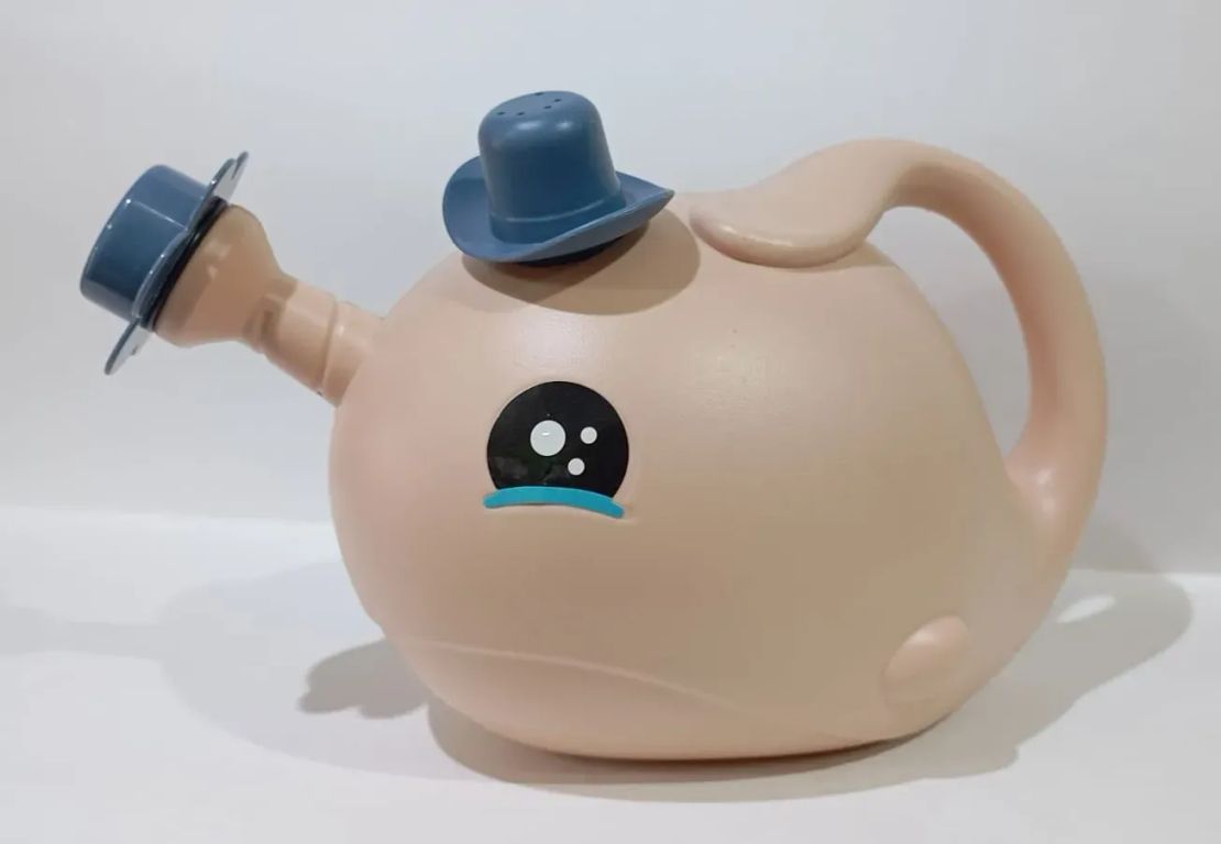 REGADERA DE 1.5L PLÁSTICO ROSA MOD BALLENA BABY CON ROCIADOR DE JARDINERÍA PLASTIMACETA LÍNEA DELUXE