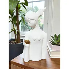 MAP DESIGN HOME - Adorno Escultura Dama Nube 13x07x28 cm - Blanco