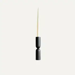 LAR DANIELSEN - Candelabro minimalista de madera
