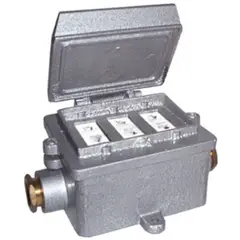 A IBAR - TOMACORRIENTE INDUSTRIAL TRIPLE 15A IP65