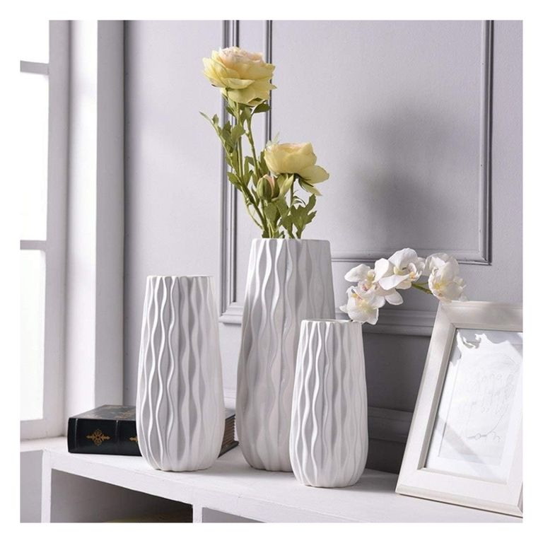 FLORERO DE CERÁMICA BLANCO CON DISEÑO