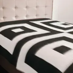 SANTA CATALINA - Frazada Miramar color Blanco con Negro