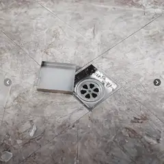 FRATELLI - SUMIDERO DECORATIVO CUADRADO SATINADO DE 4