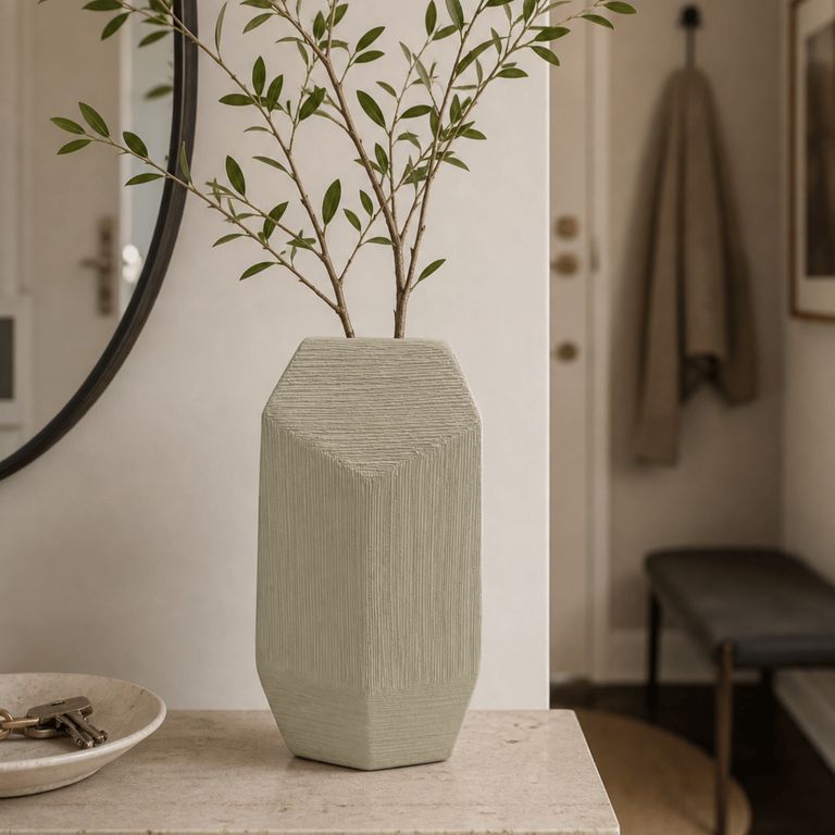 Jarrón facetado beige 26 cm. - Alta