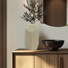 LAR DANIELSEN - Jarrón facetado beige 26 cm. - Alta