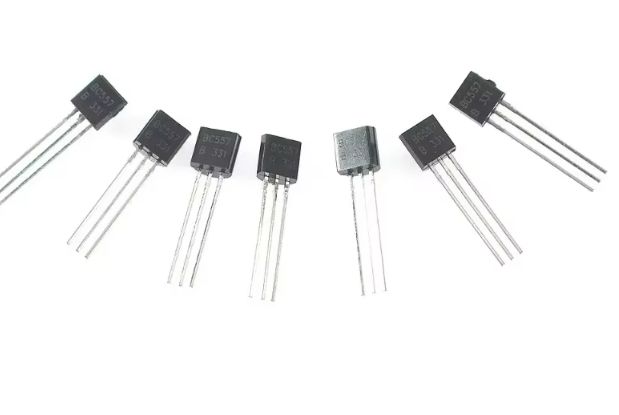 Kit 50 Transistores BC547 y BC557 (25 Uds c/u) - Triodo Electrónico DIY Alta Calidad