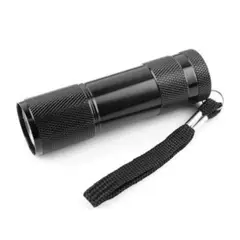 GENERICO - Linterna LED de Aluminio a Pilas de Bolsillo  Color Negro