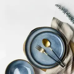 GENERICO - Plato Tendido de Porcelana Azul de 25 cm con Borde Dorado