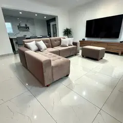 AMOBLART - Seccional Paradisse camello enter 4piezas + pata de madera + 4 cojines