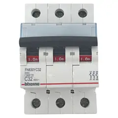 BTICINO - Interruptor Termomagnético 3x32A