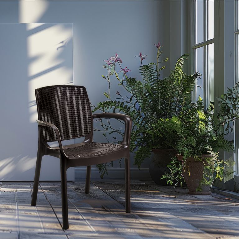 Silla de Plástico Dubai Marrón con Brazos