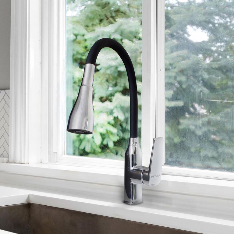 Mezcladora Monocomando de lavadero al mueble pico flexible Cromado.