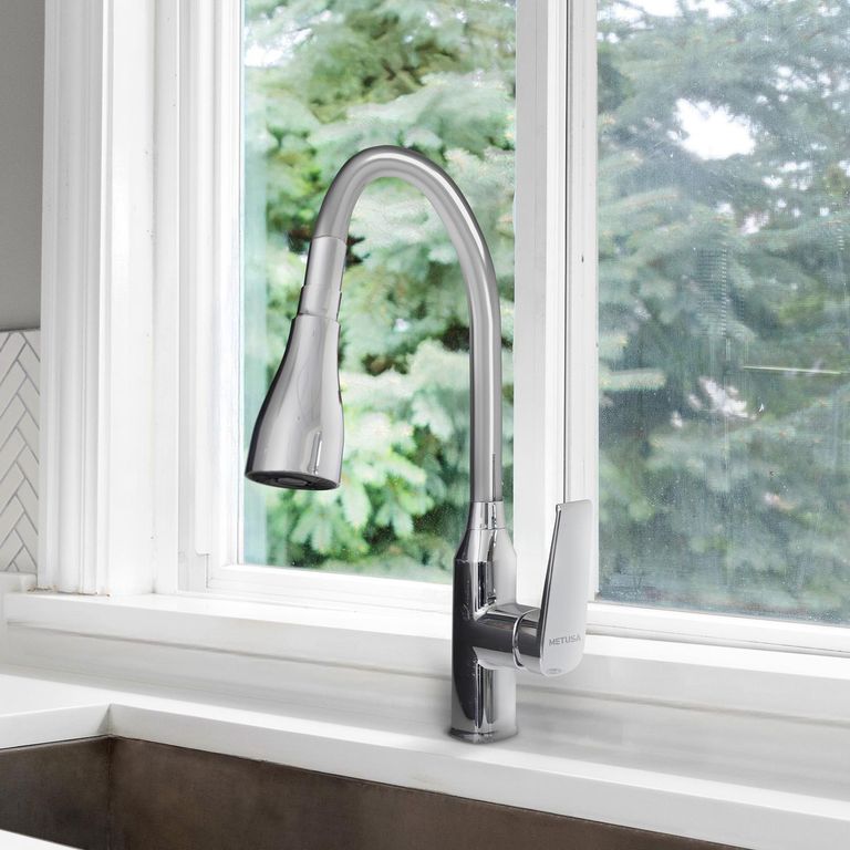 Mezcladora Monocomando de lavadero al mueble pico extraíble Cromado.