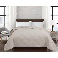 JUST HOME COLLECTION - Cubrecama BTS26 1.5 Plazas Color Beige