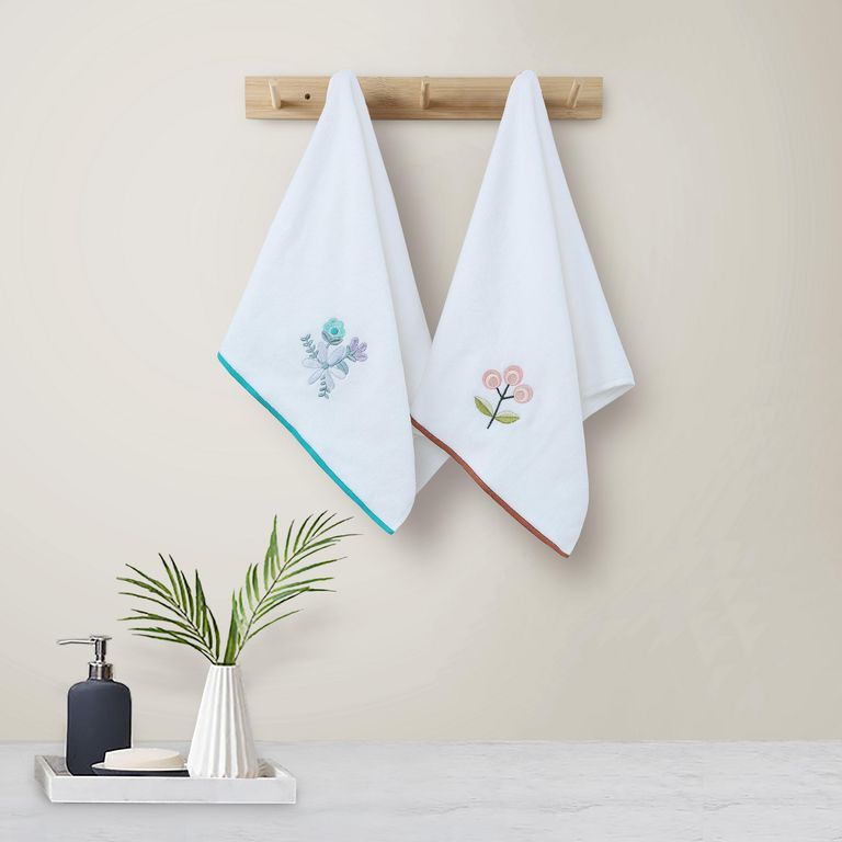 Set 2 Toallas Flor Bordada 380 gr 30x50 Blanco
